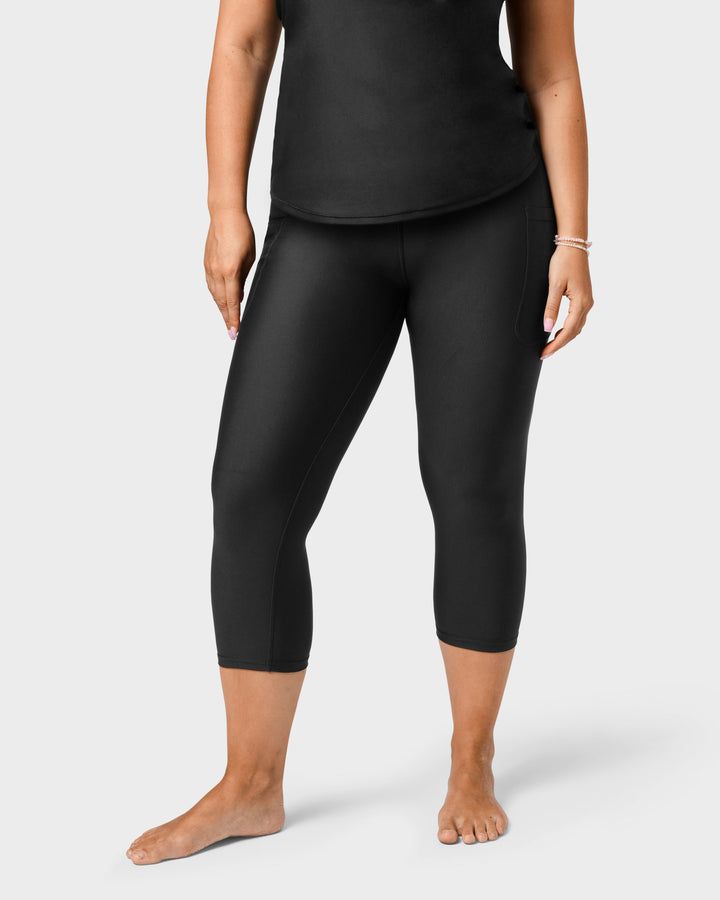 Signature Black Capri